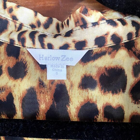 Harlow Zee cheetah face button down top size small - Picture 2 of 5